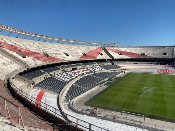 Twitter: @ObrasRiverplate