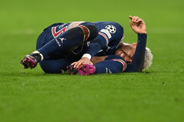 Neymar sufrió un esguince de tobillo y se perderá, por lo menos, los partidos que el PSG tendrá en los próximos 30 días.