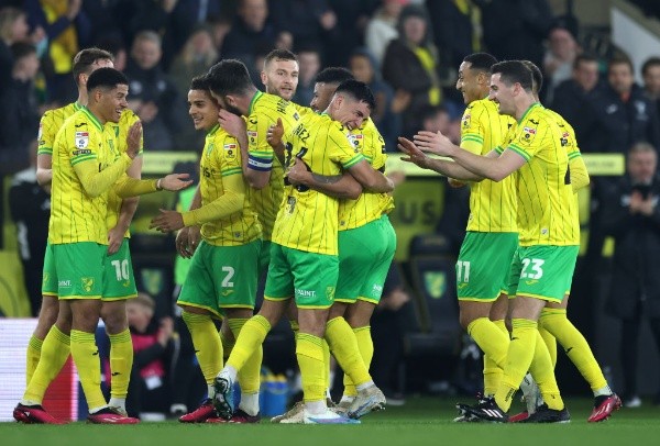 Marcelino Núñez celebra uno de sus goles con los compañeros | Getty Images