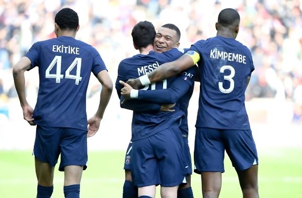 Jerome Rothen los quiere separar.