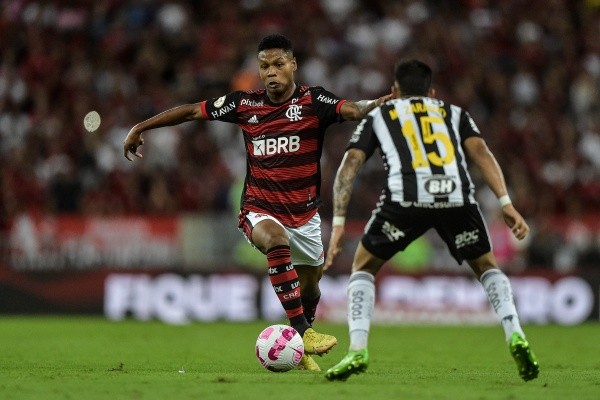 Flamengo assina novo contrato bilionário com Matheus França