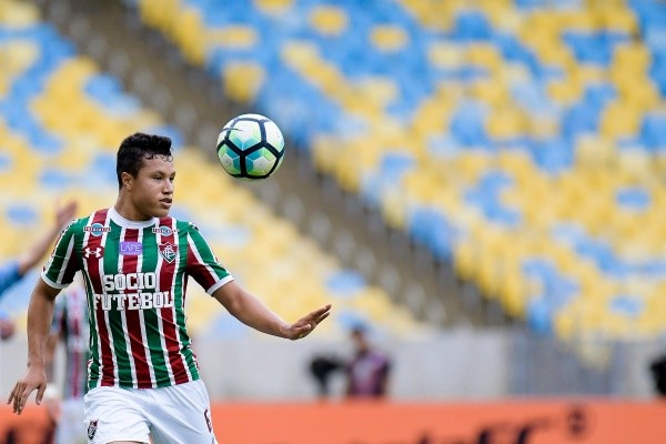 Marlon com a camisa do Fluminense - Foto: Thiago Ribeiro/AGIF