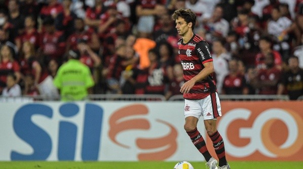 Rodrigo Caio em ação no Flamengo - Foto: Thiago Ribeiro/AGIF