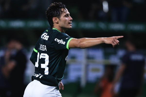 Foto: Ettore Chiereguini/AGIF - Veiga foi destaque do Palmeiras na vitória