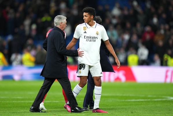 Carlo Ancelotti confirmó en conferencia de prensa post Derbi Madrileño, que Álvaro Rodríguez será definitivamente parte de la plantilla del primer equipo del Real Madrid a partir de la próxima temporada. Getty Images.