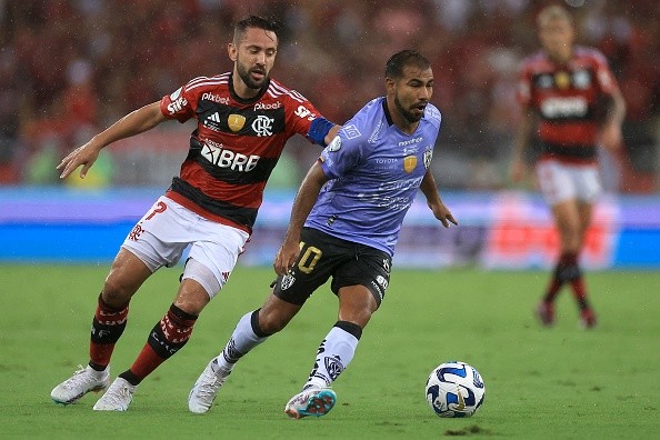 Acción de juego entre Flamengo e IDV. Getty.