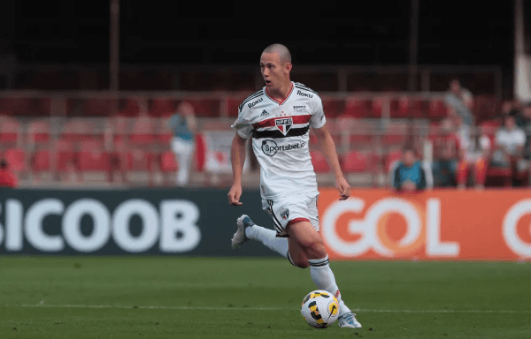 Patryck chegou a jogar pelo profissional do São Paulo em 2022 — Foto: Rubens Chiri / saopaulofc.net