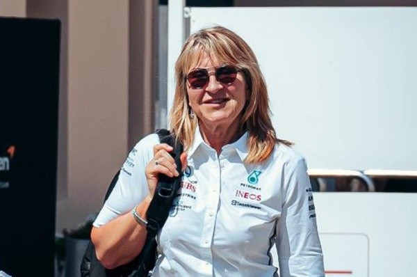 Jayne Poole ya viste los colores de Mercedes