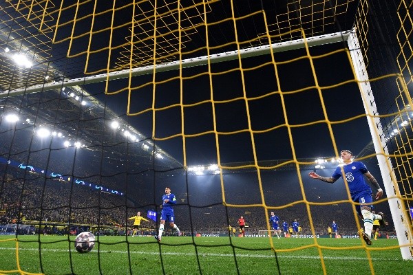 El momento en el que Karim Adeyemi le dio la ventaja al Borussia Dortmund en la ida vs. Chelsea. Getty Images.