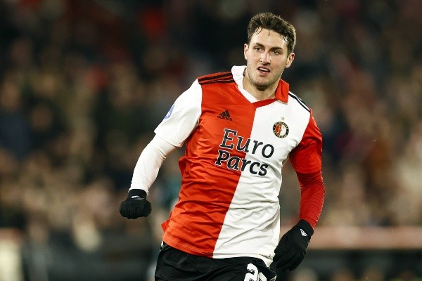 Feyenoord compró el 60% o más del pase de Santiago Giménez (Imago 7)