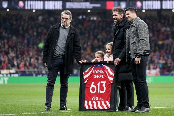 Diego Simeone cumplió 613 partidos como entrenador del Atlético de Madrid vs. Sevilla. 
    Getty Images.