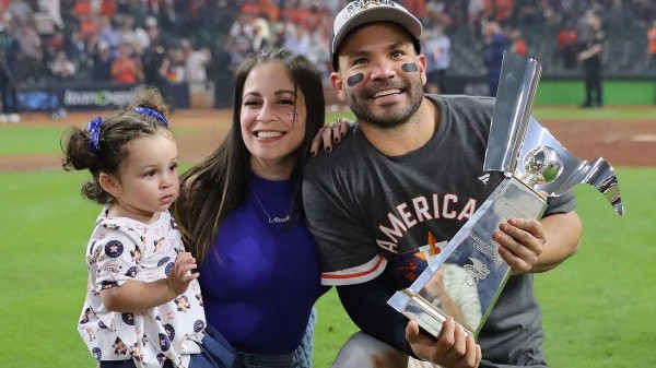 La familia festeja el título en la Serie Mundial: gran amor entre Nina y José Altuve (Instagram)