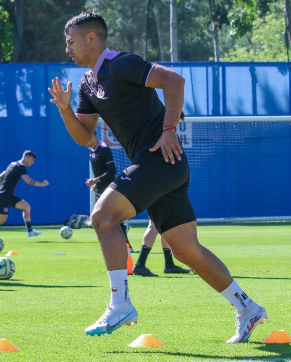 Iván Morales en uno de los últimos entrenamientos con Cruz Azul. (Foto: Cruz Azul)