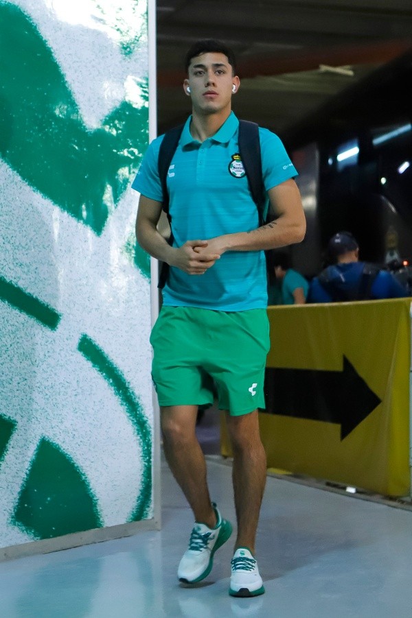 Omar Campos ya está bien y sería titular en Santos (Imago 7)