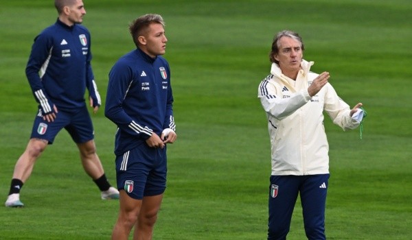 Roberto Mancini y Mateo Retegui: Getty