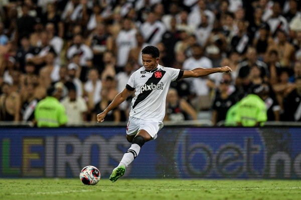 Foto: (Thiago Ribeiro/AGIF) - Eguinaldo está em baixa no Vasco e chamou a atenção do Atlético-MG