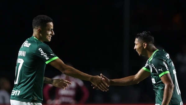 Foto: Cesar Greco/Palmeiras/by Canon - Giovani (à esquerda) tem sido utilizado com mais frequência no Palmeiras em 2023