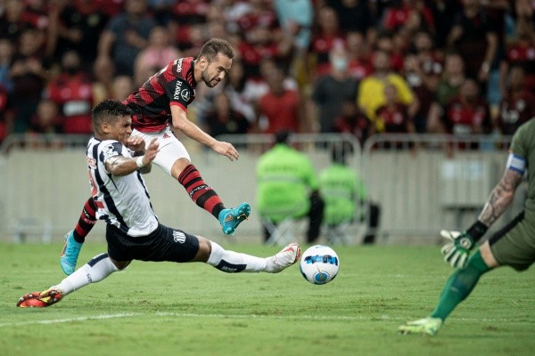 Foto: Jorge Rodrigues/AGIF - Éverton Ribeiro tem contrato no Flamengo até dezembro