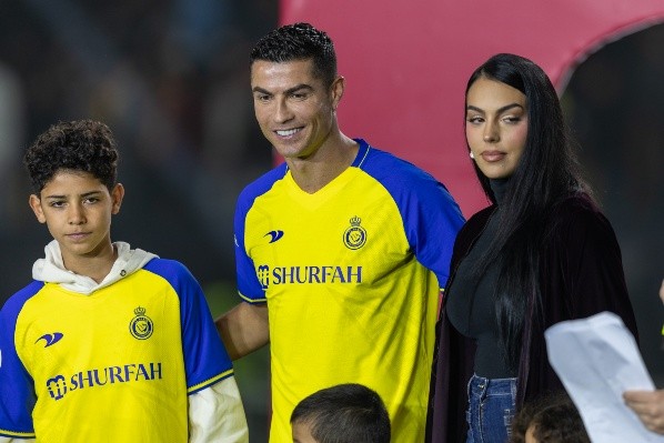Cristiano Ronaldo junto a Georgina Rodríguez en su presentación en el Al Nassr. Getty Images