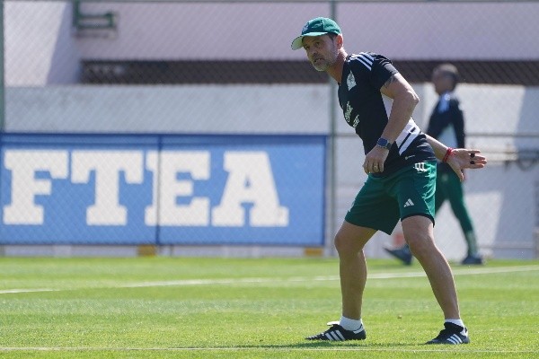 Diego Cocca debe evitar la derrota en Surinam (Imago 7)