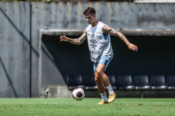 Foto: (Bruno Santoni/Santos) - Vinicius Zanocelo, do Santos, não deve ir para o Inter