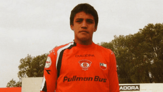 Scaloni, otro que posó junto al Muñeco. (Foto: River)