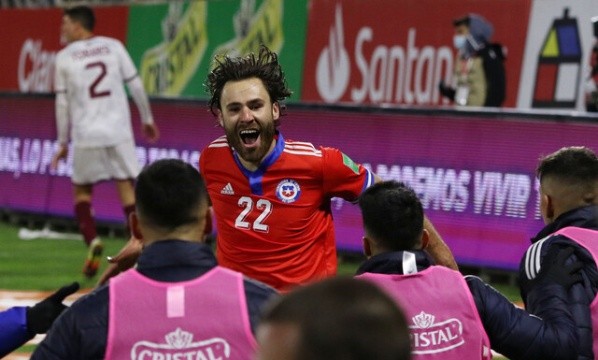 Ben Brereton jugó las Eliminatorias rumbo a Qatar 2022 con Chile | Agencia Uno