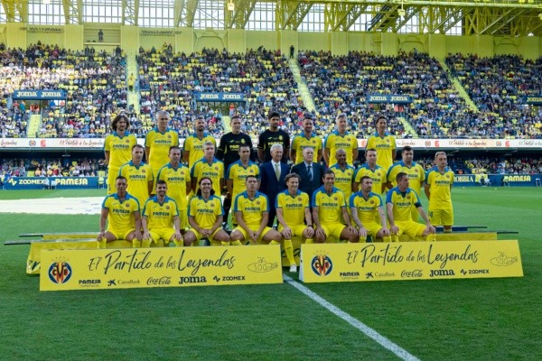 Juan Pablo Sorín junto a otros jugadores del equipo de las leyendas del Villarreal.