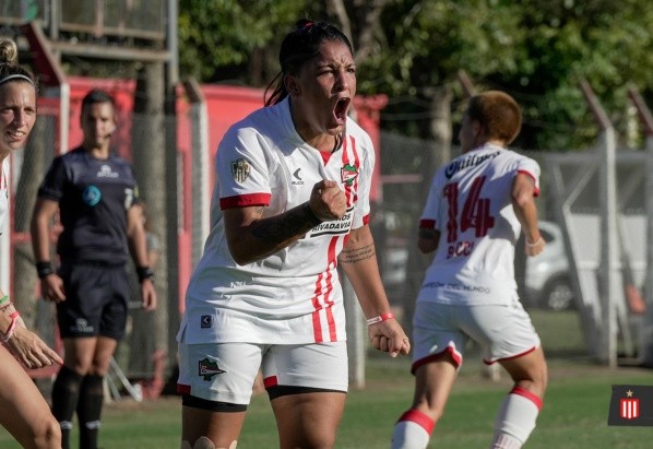 Correa, autora de otro gol para Estudiantes.