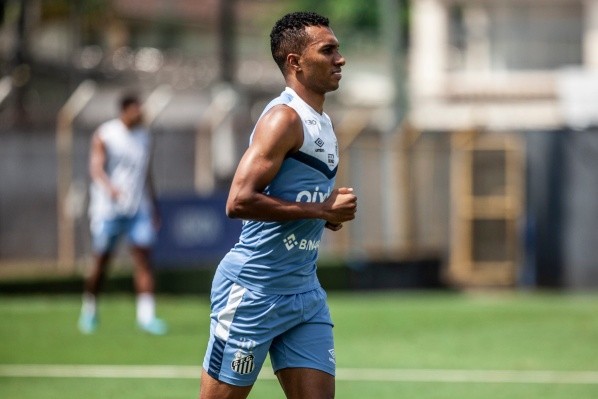 Foto: (Bruno Santoni/Santos FC) - Lucas Braga está nos planos do Santos para o restante da temporada