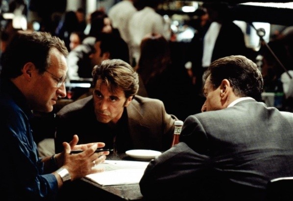 Michael Mann con Al Pacino y Robert De Niro. Foto: IMDb.