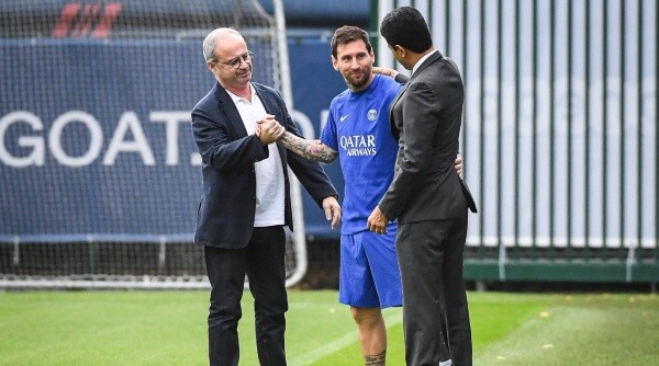 Messi, junto al presidente Al Khelaifi y el gerente Luis Campos