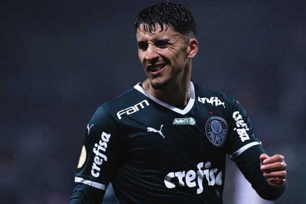 SP - Sao Paulo - 02/11/2022 - BRASILEIRO A 2022, PALMEIRAS X FORTALEZA - Joaquin Piquerez jogador do Palmeiras durante partida contra o Fortaleza no estadio Arena Allianz Parque pelo campeonato Brasileiro A 2022. Foto: Ettore Chiereguini/AGIF