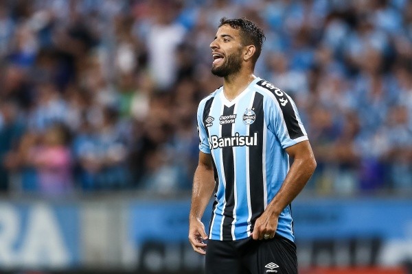 Foto: (Pedro H. Tesch/AGIF) - Pepê deve continuar sendo desfalque no Grêmio