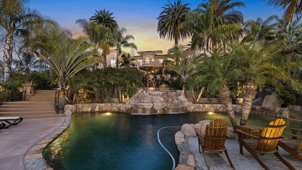 Una impresionante mansión que el boxeador mexicano tiene desde hace años en San Diego (YouTube)