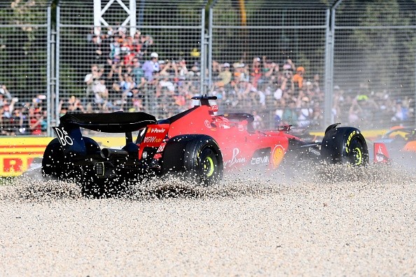 Leclerc saiu logo na primeira volta do GP da Austrália em colisão com Lance Stroll. Créditos: Quinn Rooney/Getty Images