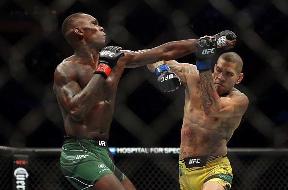 Adesanya e Poatan no UFC 281. Créditos: Jamie Squire/Getty Images