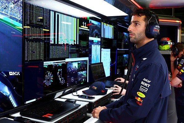 Ricciardo na garagem da Red Bull durante o GP da Austrália. 
    Créditos: Mark Thompson/Getty Images