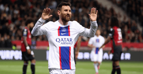 Lionel Messi en el festejo de su gol número 803.