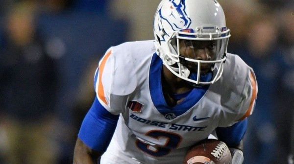 Montell Cozart playing for Boise State in 2017