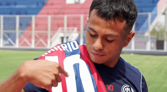 Barrios con la '10' de San Lorenzo.