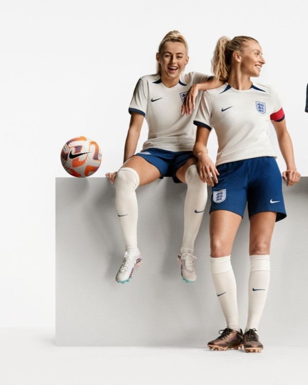 Kelly y Williamson con las casacas blancas.