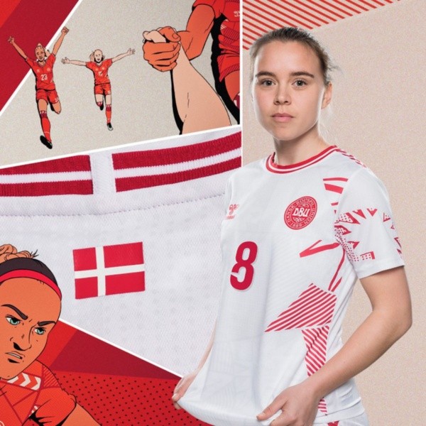 Emma Snerle y la camiseta blanca.