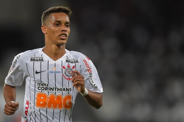 Pedrinho pode voltar ao Corinthians - Foto: Thiago Ribeiro/AGIF