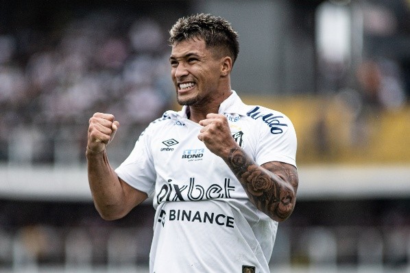 SP - SANTOS - 19/02/2023 - PAULISTA 2023, SANTOS X PORTUGUESA - Marcos Leonardo jogador do Santos comemora seu gol durante partida contra o Portuguesa no estadio Vila Belmiro pelo campeonato Paulista 2023. Foto: Abner Dourado/AGIF