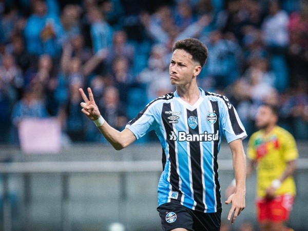 Foto: (Maxi Franzoi/AGIF) - Gabriel Silva, do Grêmio, está na mira do Coxa