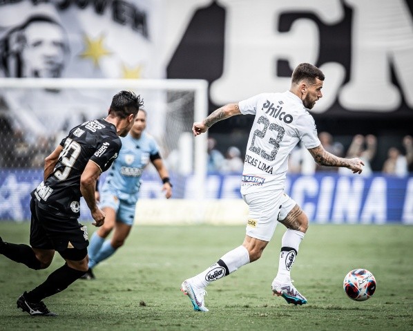 Fotos: Raul Baretta/ Santos FC - Lucas Lima vem jogando bem no Peixe