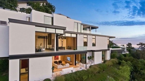 Una impactante casa en las alturas para Ariana Grande en Los Ángeles (Arquitectura y Diseño)