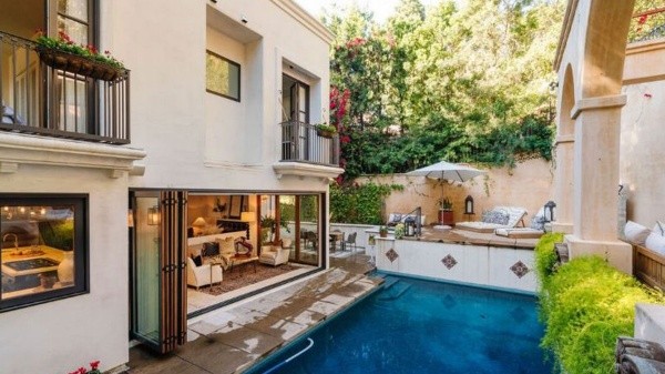 Los lujos de la casa en Los Ángeles en la que vivió Camila Cabello (Arquitectura y Diseño)
