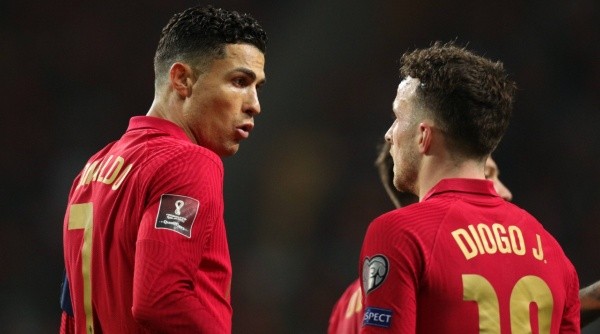 Cristiano Ronaldo, junto a Diogo Jota en la selección de Portugal